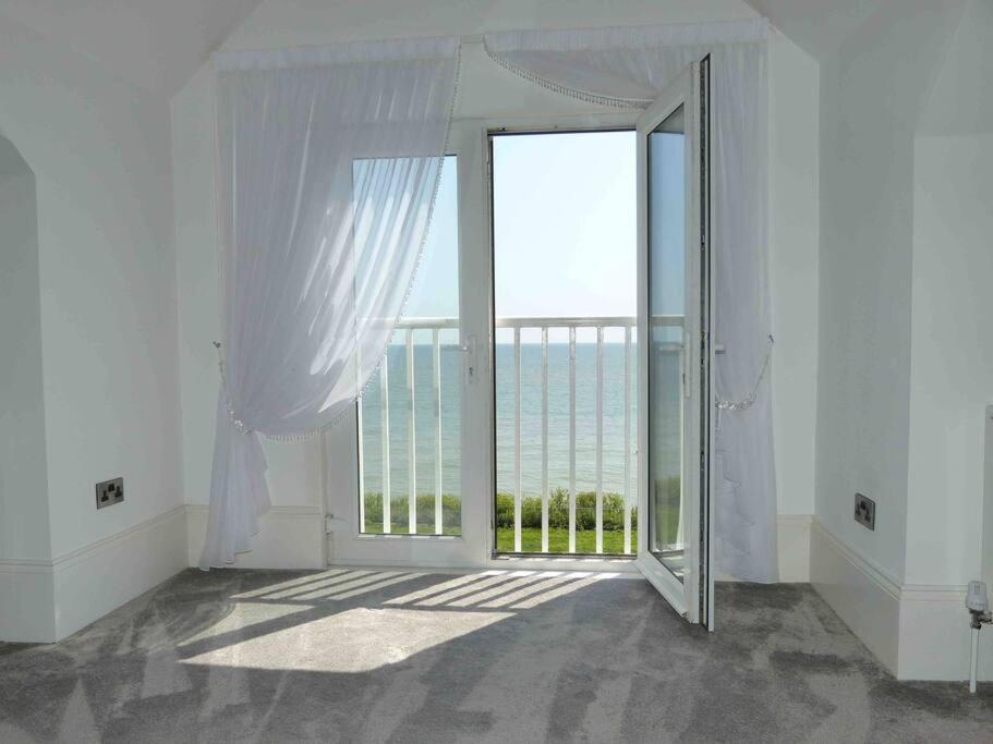דירות ברודסטיירס Amazing Sea Views And Much More…. מראה חיצוני תמונה