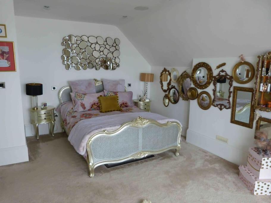 דירות ברודסטיירס Amazing Sea Views And Much More…. מראה חיצוני תמונה