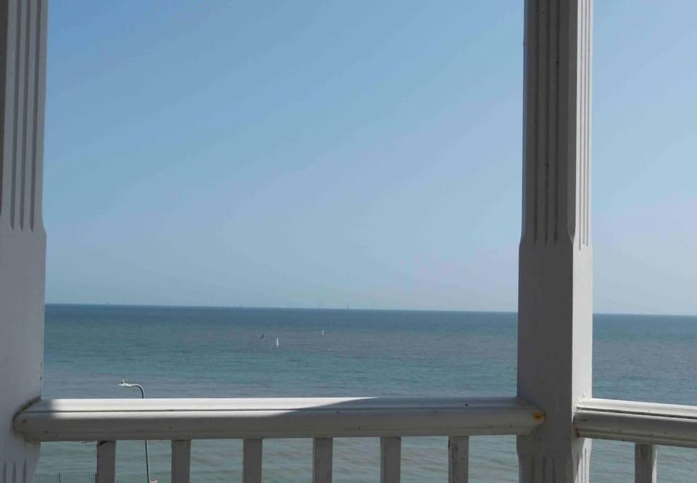 דירות ברודסטיירס Amazing Sea Views And Much More…. מראה חיצוני תמונה