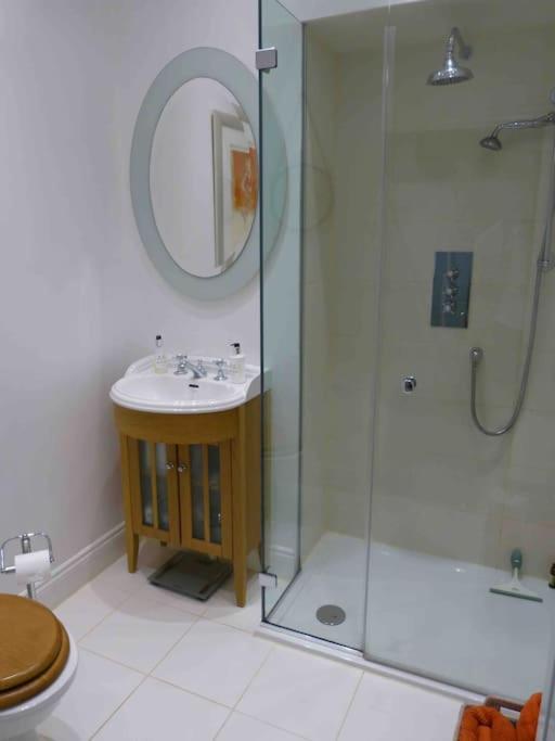דירות ברודסטיירס Amazing Sea Views And Much More…. מראה חיצוני תמונה